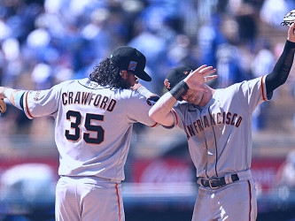 Giants leapfrog Dodgers in standings with 1st sweep in L.A. since 2012 |  theScore.com